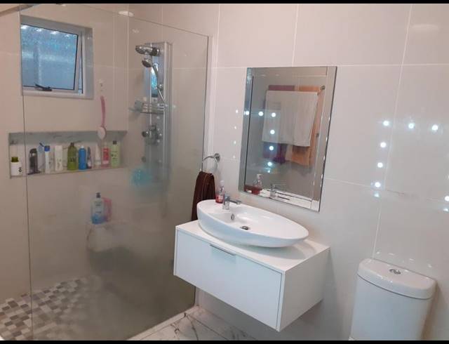 5 BEDROOM HOUSE FOR SALE IN OAKDALE